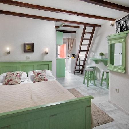 Studios Verde By Irundo Rovinj Bagian luar foto